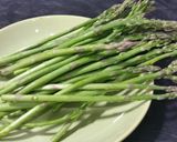 Foto del paso 1 de la receta: Esparragos con pesto para dieta