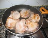 Foto del paso 3 de la receta: Chuletas de cerdo en salsa cremoso de hongos