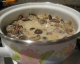Foto del paso 4 de la receta: Chuletas de cerdo en salsa cremoso de hongos