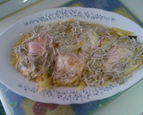 Foto del paso 2 de la receta: Huevos fritos con gulas alegres