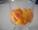 Foto del paso 1 de la receta: Melocotones en vino de papá