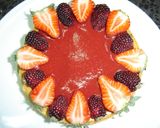 Foto del paso 14 de la receta: Cheesecake con cubierta de fresa y mora