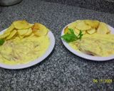 Foto del paso 9 de la receta: Pollo a la suiza con guarnición de papas españolas