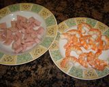 Foto del paso 2 de la receta: Ensalada de arroz, embutido de pavo, langostinos, piña y otros frutos
