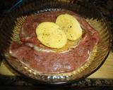 Foto del paso 2 de la receta Solomillo de cerdo con patatas y escalibada al horno 