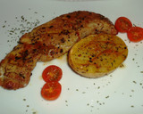 Foto del paso 6 de la receta: Solomillo de cerdo con patatas y escalibada al horno 