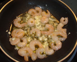Foto del paso 1 de la receta: Tomates rellenos de gambas al ajillo