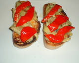 Foto del paso 2 de la receta: Tostadas con escalibada y anchoas de l'escala