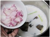 ต้มกะทิปลาสลิดกับใบมะขามอ่อน