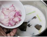 รูปขั้นตอนการทำที่ 4 ของ ต้มกะทิปลาสลิดกับใบมะขามอ่อน