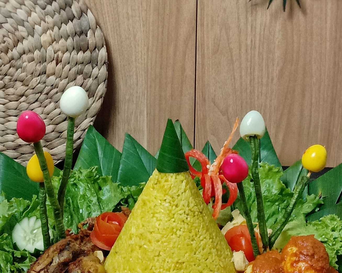 Resep Tumpeng Nasi Kuning Oleh Dapoerliandra Cookpad